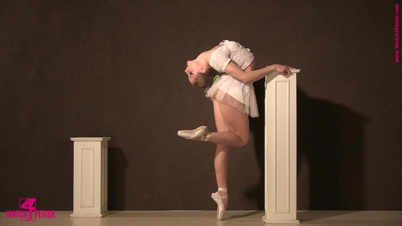 Watch4fetish: Ballerina berbogel