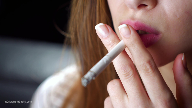 Russian Smokers: Momen Tenang Cewek Cantik Rusia Merokok Yang Tenang
