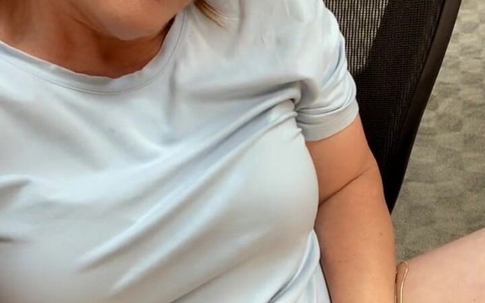 Ms Amanda: When the Boss Is Away, I Will Play