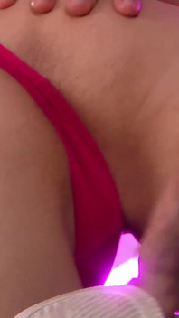 Loira Gostosa Se Masturba Em Jeans Apertados