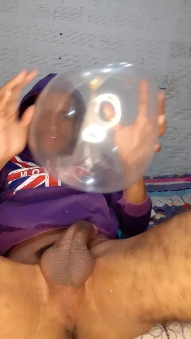 vergar4_daviid: Lelaki muda melancap dengan komdon inflated