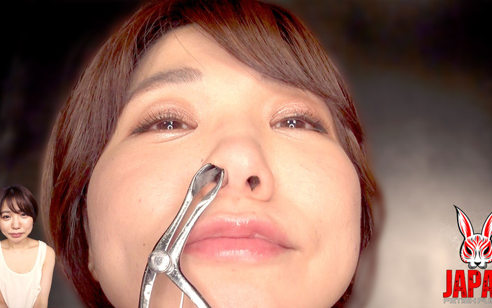 Japan Fetish Fusion: 夏希乃亜は汚い鼻を開け、ガラスに濃厚な鼻水を垂らす