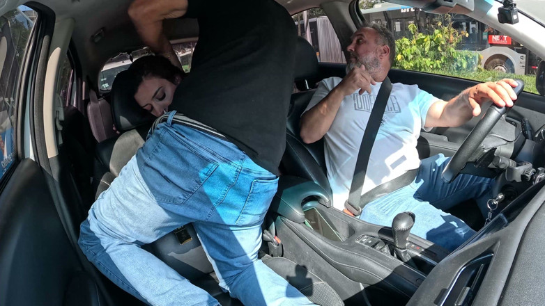 Carona do Ted: Carlos Urach debutta con Due ragazze sexy nel giro di...