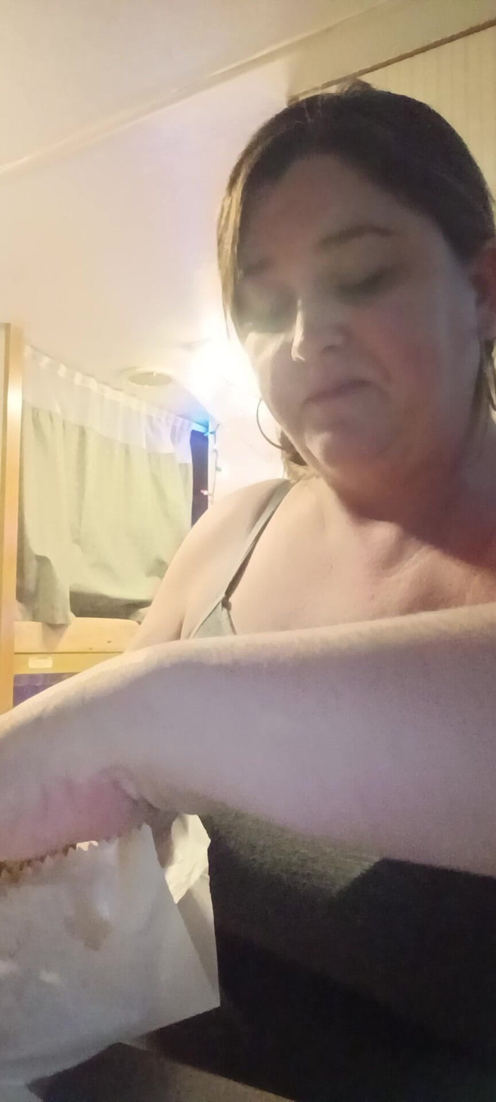 GoddessKristy00: Dewi Makan Pizza