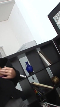 MILF blonde seksi dikongkek dalam pantat