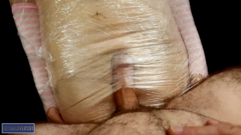 Bdsmlovers91: प्लास्टिक लपेटो ममिफिकेशन और चुदाई - रंगीन संस्करण