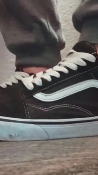 คลิปตัดต่อของฉัน เล่นกับรองเท้าบูท Vans