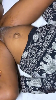 Giovane ragazza africana scopa il bbc del fratellastro perché è eccitata