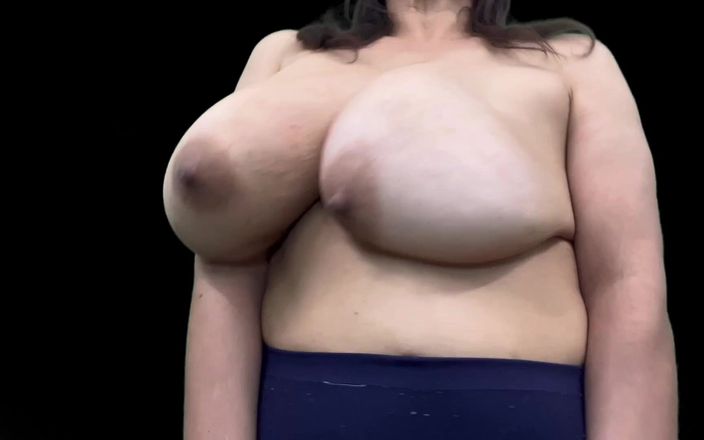 VeeVee Vixen: Big Boob Bounce