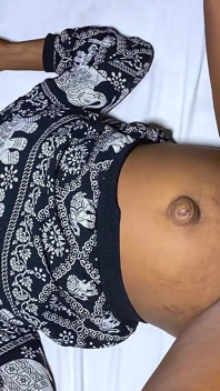 Giovane ragazza africana scopa il bbc del fratellastro perché è eccitata