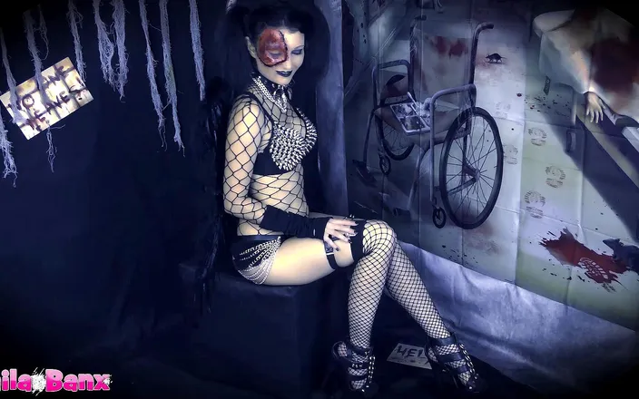 Laila Banx: 变态僵尸需要你的杆子！万圣节快乐
