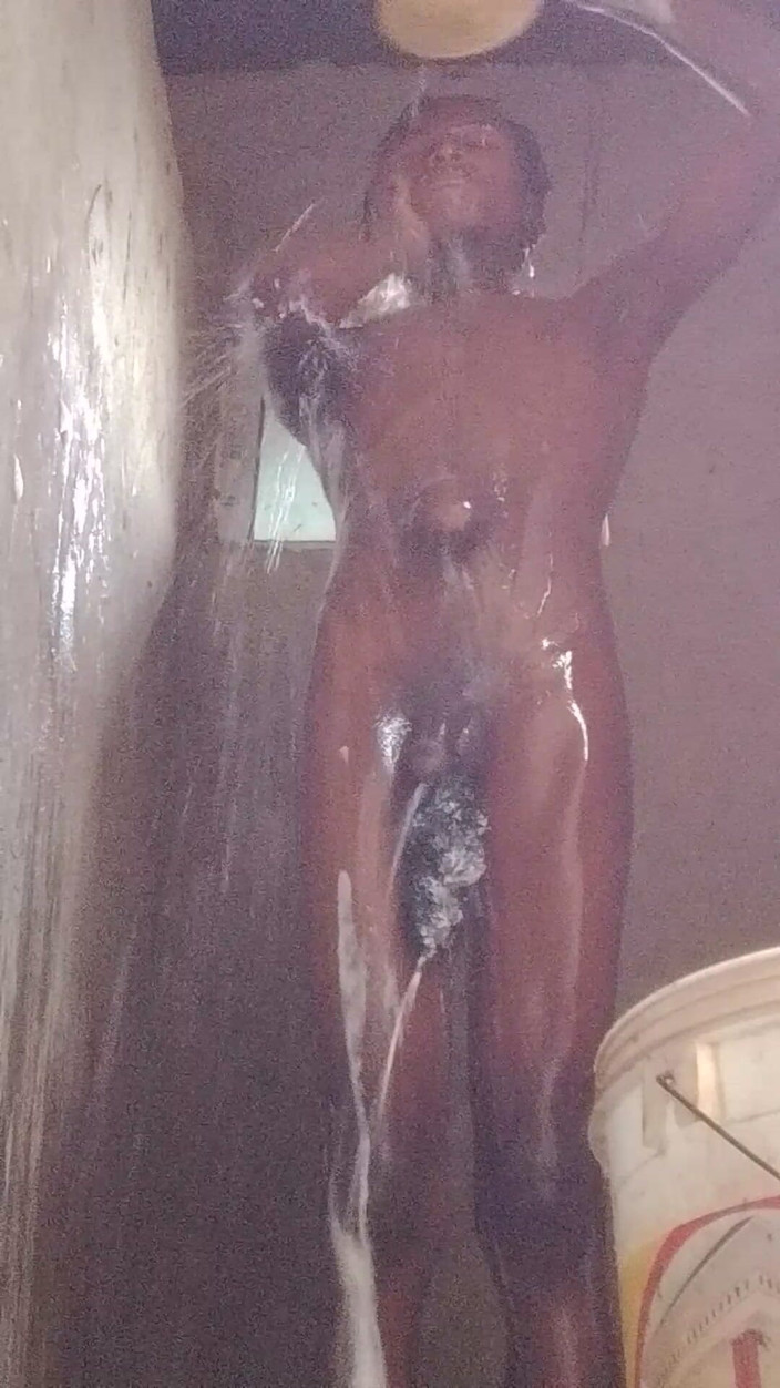 Blacksexy: Bathing Alone