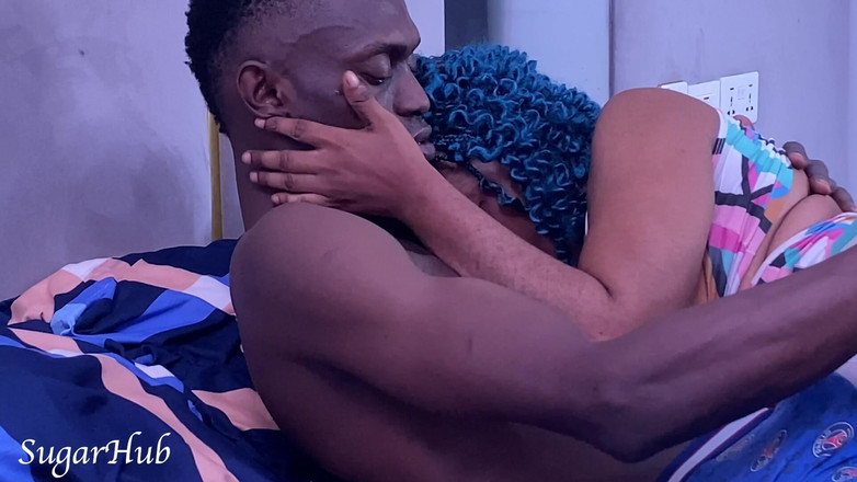 Sugarhug: Saya memukul pepeknya dengan keras dan dia memancut tanpa berhenti