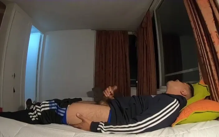 Hardnoisex: One Last Wank Before Going to Bed
