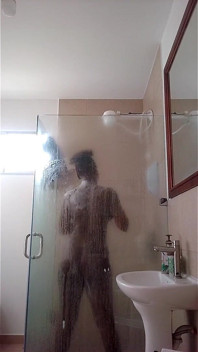 Câu nói là không thả xà phòng nhưng nữ thần da đen trong phòng tắm làm tình làm rơi đồ chơi dương vật giả - Mastermeat1