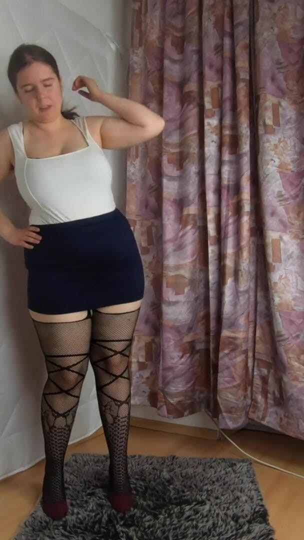 Lingerie Review: Giày cao gót váy ngắn và vớ lưới cá không...