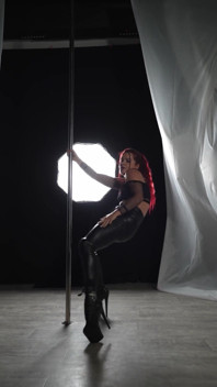 Goddess Renata Fox Dances Mesmerizingly on the Pylon