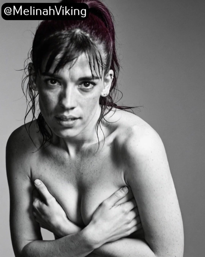 Melinah Viking: B&amp;w, seins nus, séance photo