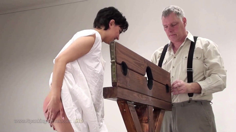 Spanking Server: Yasmeena chicote duro