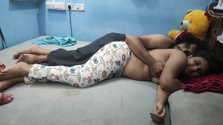Vaishnavysharunraj: Mallu caliente esposa tetas chupan romance, india esposa tetas calientes...
