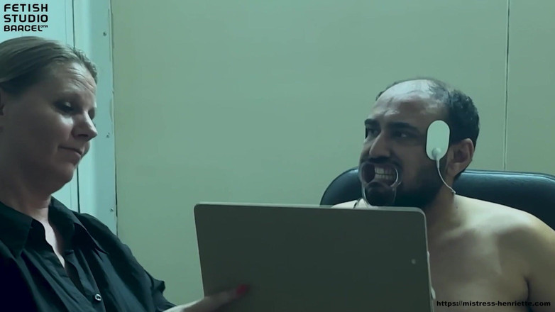 Mistress Henriette: 컬러스 - 블랙 사이트 3의 세션 장면