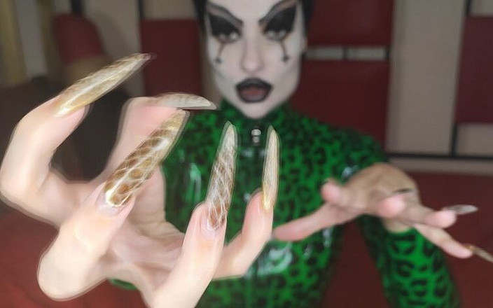 Princess18_: Prawdziwa Satanistyczna Czarownica Wykonuje Czarne Rytuały Magiczne I Wzywa Szatana...