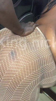 Ibu tiriku mergokin aku lagi mandi bareng dan dia malah aku habis-habisan