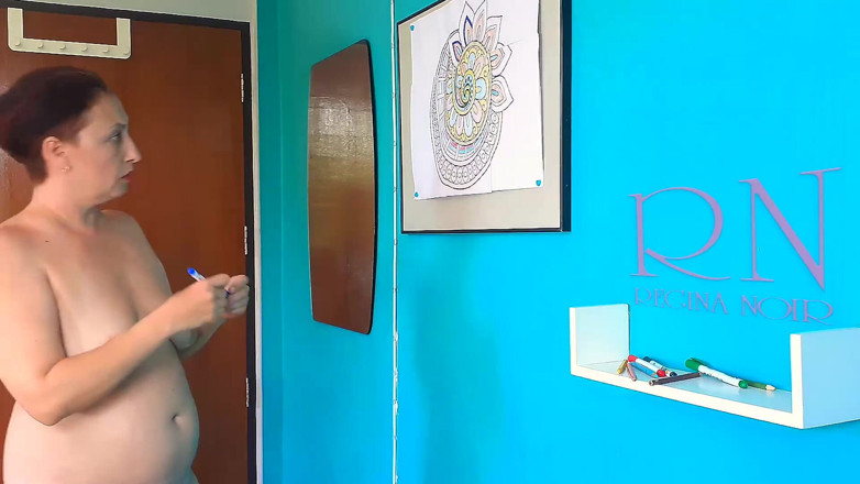 Regina Noir: Hintli çıplak resim Hint deseni - Mandala. Müzik dinleniyor. Çıplak sanat atölyesi. Kamera 2