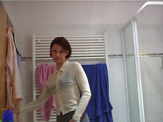 Lucky Cooch: 身材性感的红发女郎正在洗澡