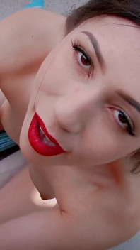 Strokies Judy Jolies Rote Lippen Handjob Am Pool