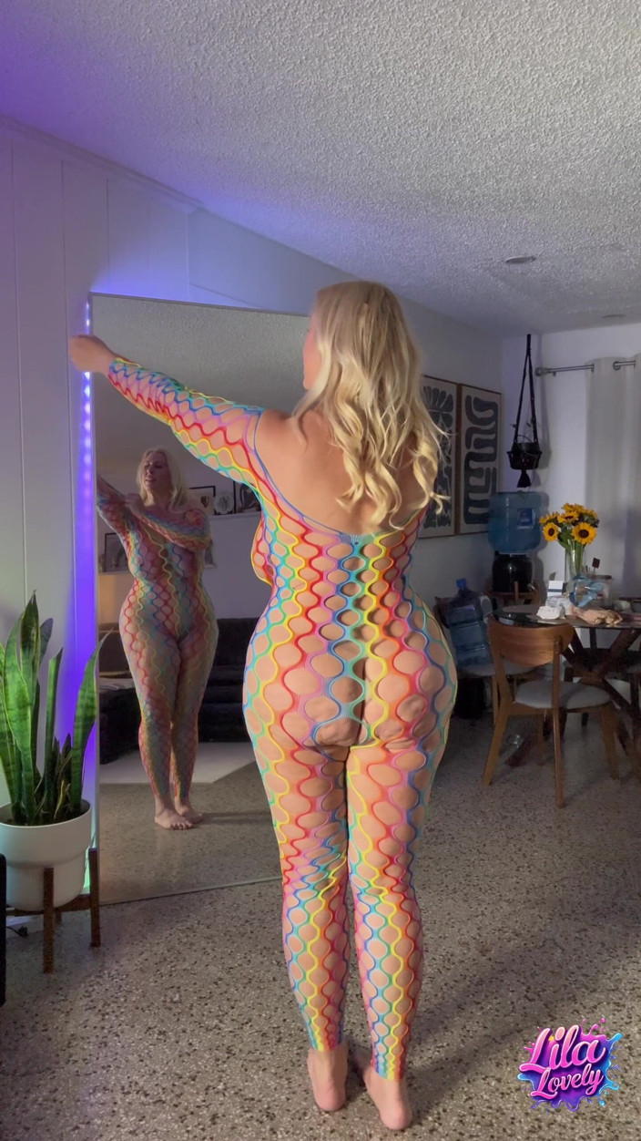Lila Lovely: Plan cul MILF, essai de listes de souhaits : bodysuits et...