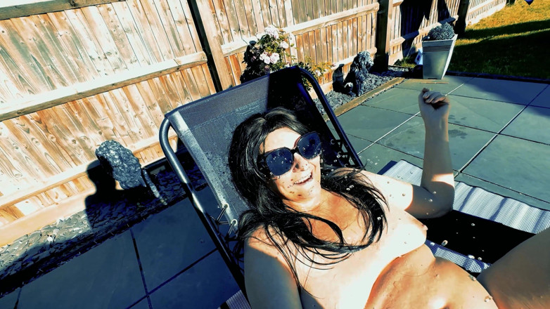 ithastopeefun: Gorący czerwiec -sunlounger sikanie szorty