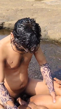 Chhoti Wali Sali Ko Jungle Me Le Ja Kr Pani K Andar Chudai Kiya