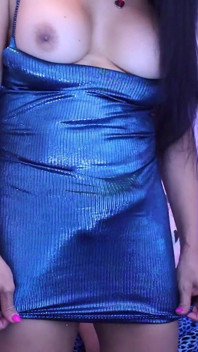 Ladyboy Asia yang cantik memancut mani di tangannya