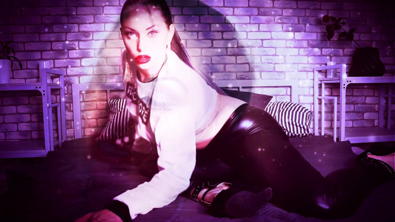 Goddess Misha Goldy: Inhale the sniffers and jerk it loser for me