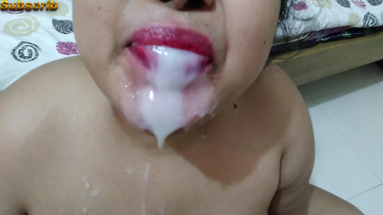 Aria Mia: Enorme sborra nella figa e bocca sesso indiano