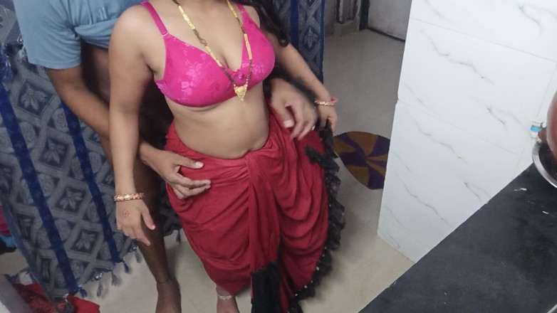 Hindi-Sex: Milf desi fierbinte călărește pula cu un cur perfect - sex...