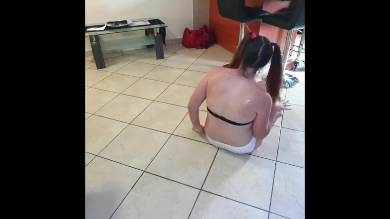 domslutfucker: Pigtailed Baculaté Teen Bavlněné kalhotky Pissing, Vodní sporty, kundička a...