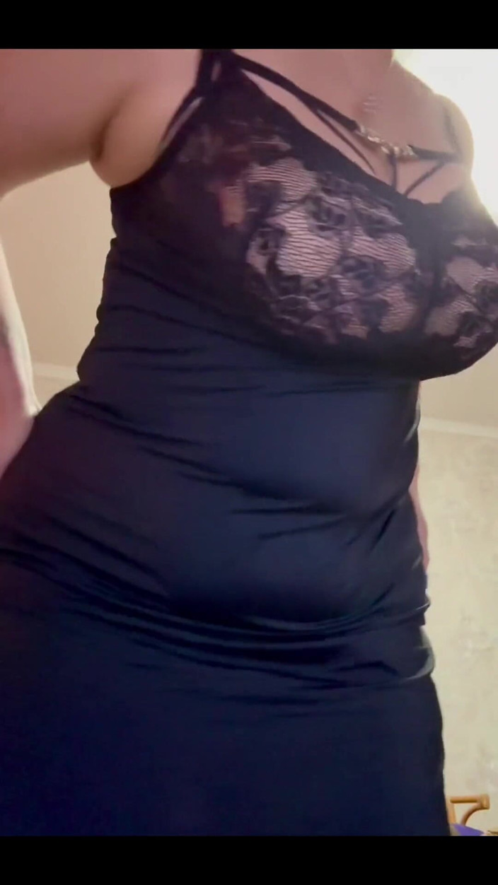 KarmenMilf: Wie magst du das neue Outfit?