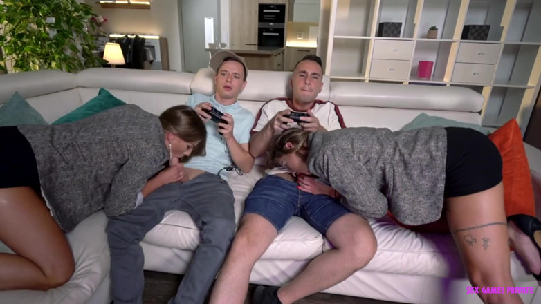 Czech Pornzone: Dellai foursome