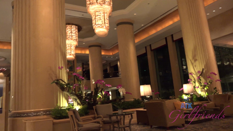 ATK Fans (Girlfriends): Virtual vacation Singapore with Emma Evins 1/4