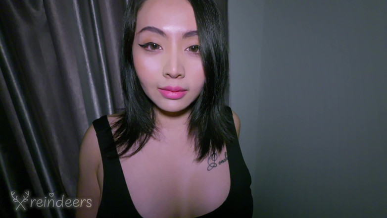 Xreindeers: Hot Asian Girl Secretly Uses a Private Room at a...