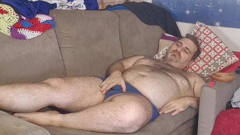 ChubbyDaddyBearLuka: Baculatý táta medvěd nahé špinavé nohy