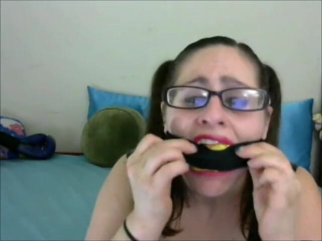 Selfgags classic: Model de cameră web cu căluș! (Episodul 2 din 2)