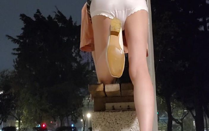 Taiwancdgirl: Masturbação ao ar livre faz meu coração bater mais rápido.