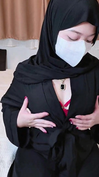 Zlobivá Malajská Hidžábská Dívka Dělá Porno Předvádí Svůj Zadek V Abaye
