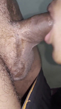 Adik tiri memberikan blowjob untuk abangnya