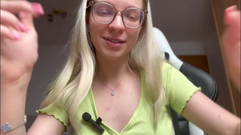 Goddess_Bella_Rae: Zamienia cię w dziewczynę maminsynek Asmr Roleplay