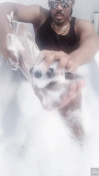 I Wash My Body in the Bath (2025)
