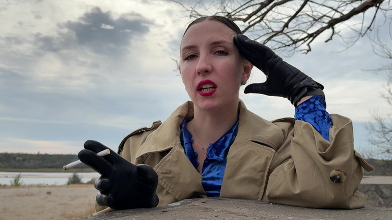 Hottie goddess: Sedução com cuspe de fumaça